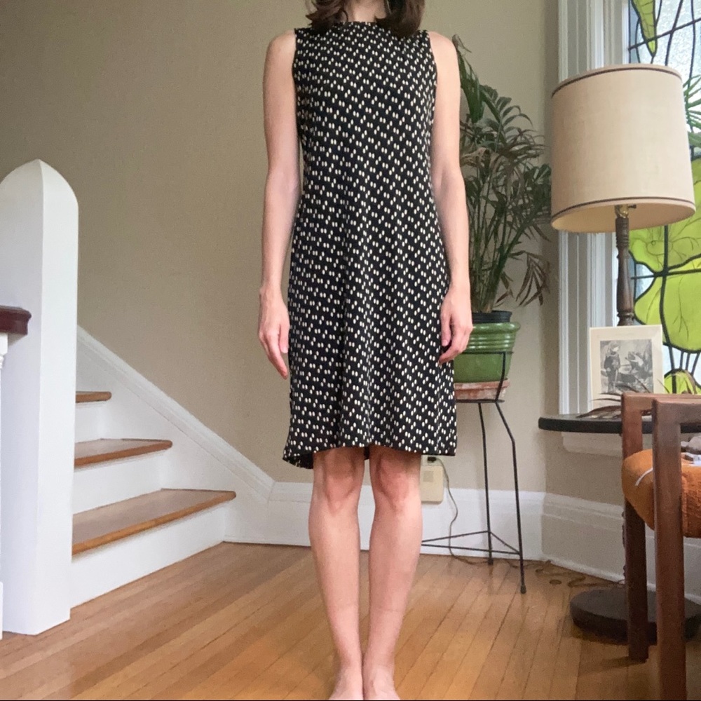 Elegant Black and White Sleeveless Dress